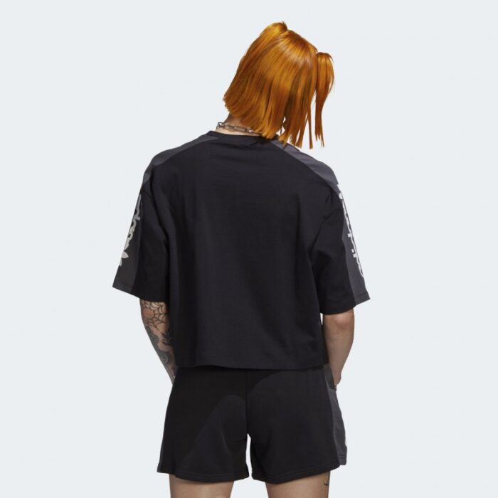 ⁦adidas Graphic Crop T-Shirt-Black⁩ - الصورة ⁦3⁩