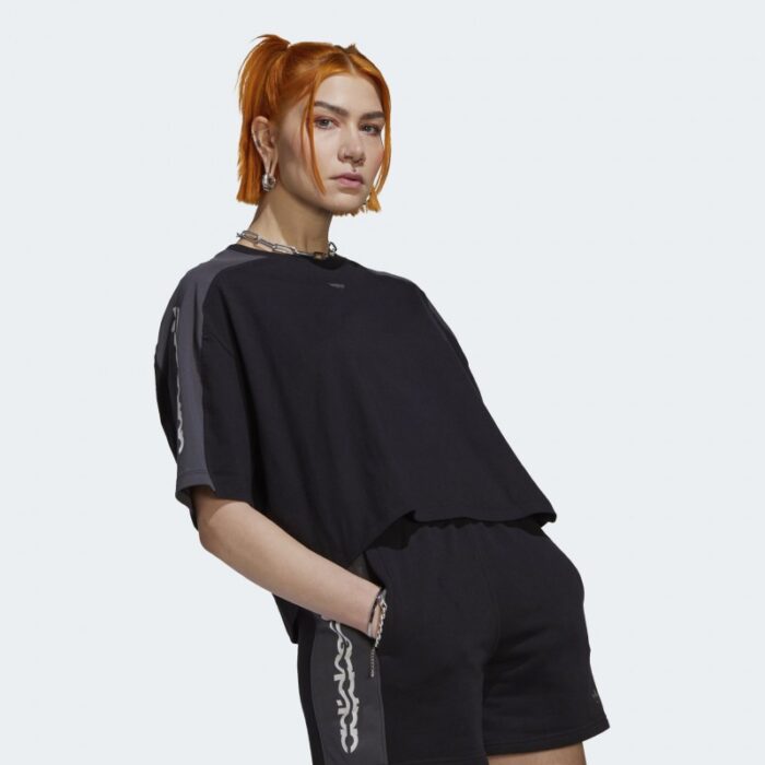 ⁦adidas Graphic Crop T-Shirt-Black⁩ - الصورة ⁦4⁩