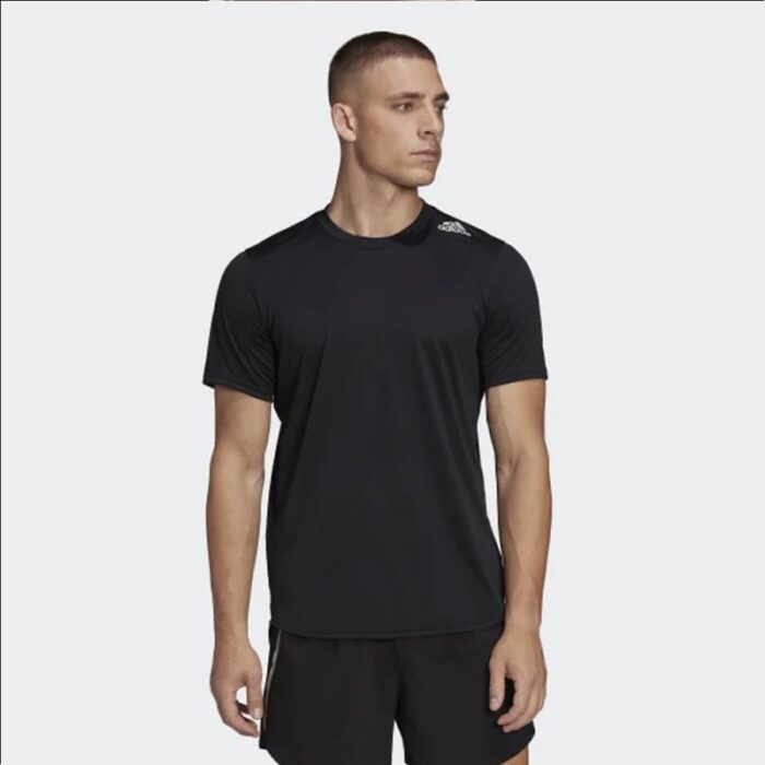 ⁦adidas Mens' Designed 4 Running Tee - Black- تيشيرت اديداس ديزايند فور راننينغ للرجال لون أسود⁩ - الصورة ⁦4⁩