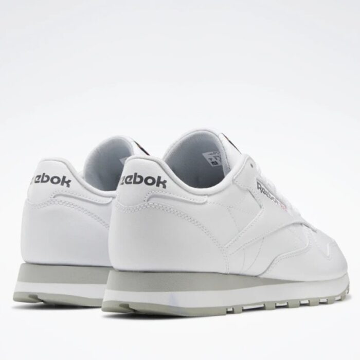 ⁦Reebok Unisex Classic Leather Shoes - حذاء ريبوك كلاسيك جلد للجنسين لون أبيض⁩ - الصورة ⁦4⁩