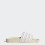 ⁦adidas Womens' Adilette Slides - White⁩ - الصورة ⁦3⁩