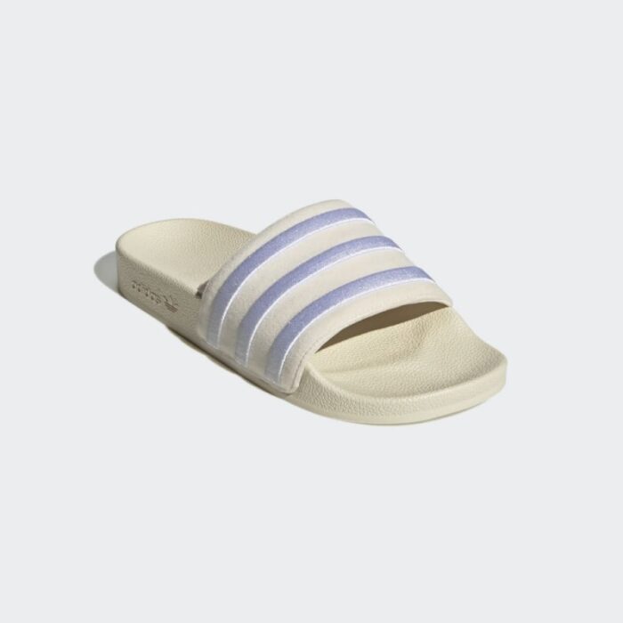 ⁦adidas Womens' Adilette Slides - White⁩ - الصورة ⁦7⁩