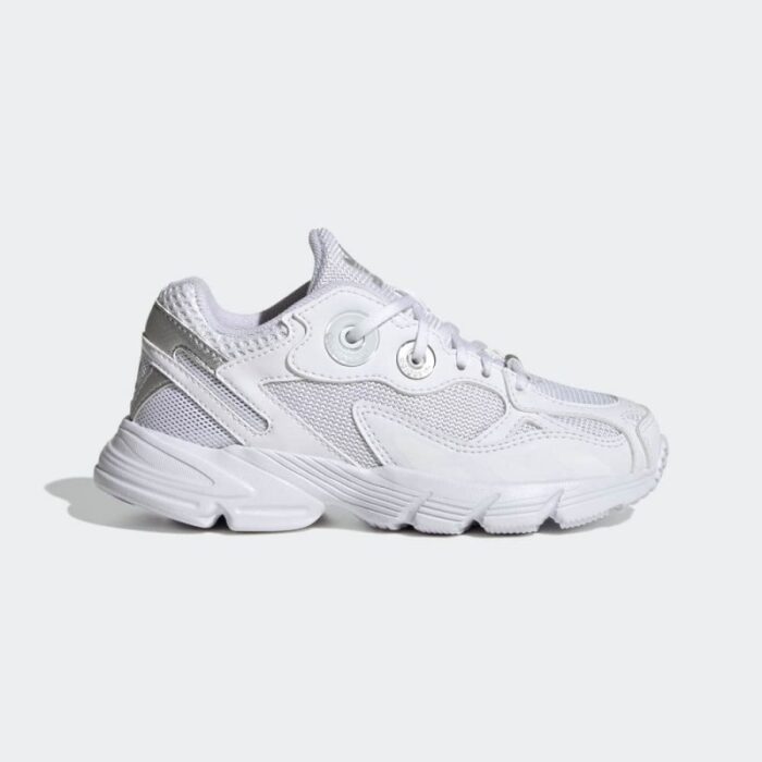 ⁦adidas Kids' x Astir Shoes - White- حذاء اديداس اكس استير للأطفال لون أبيض⁩ - الصورة ⁦2⁩
