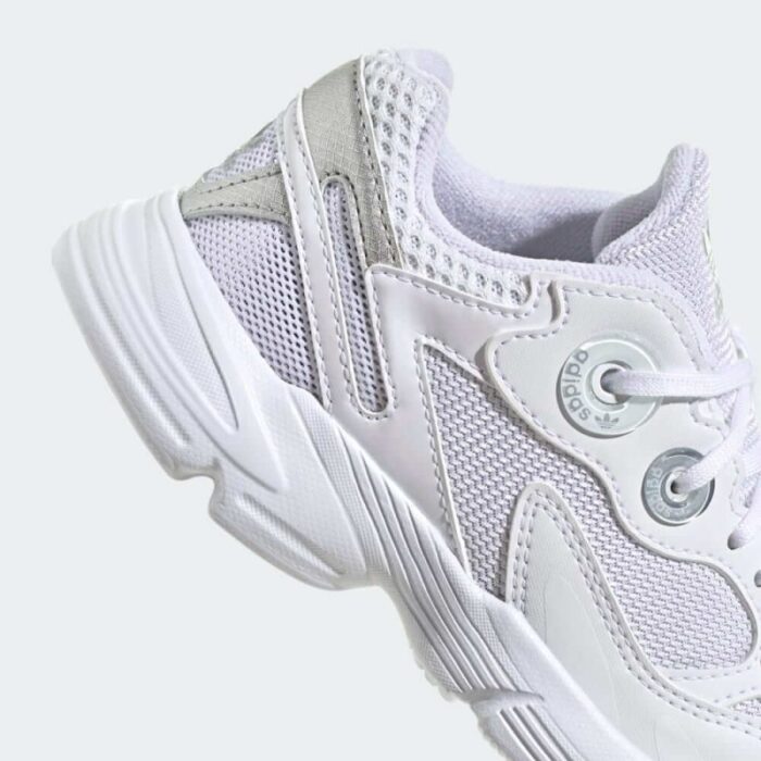 ⁦adidas Kids' x Astir Shoes - White- حذاء اديداس اكس استير للأطفال لون أبيض⁩ - الصورة ⁦9⁩