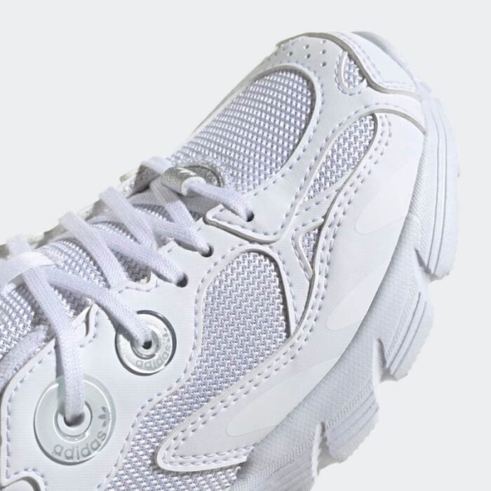 ⁦adidas Kids' x Astir Shoes - White- حذاء اديداس اكس استير للأطفال لون أبيض⁩ - الصورة ⁦10⁩