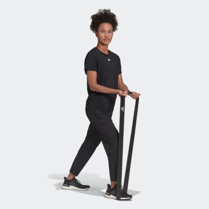 ⁦تيشيرت رياضي نص كم بطباعة شعار الماركة من اديداس بلوزه رياضية للنساء لون أسود Adidas STUDIO LOUNGE RIBBED CROPPED LONG SLEEVE TEE⁩ - الصورة ⁦6⁩