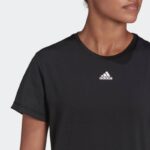 ⁦تيشيرت رياضي نص كم بطباعة شعار الماركة من اديداس بلوزه رياضية للنساء لون أسود Adidas STUDIO LOUNGE RIBBED CROPPED LONG SLEEVE TEE⁩ - الصورة ⁦7⁩