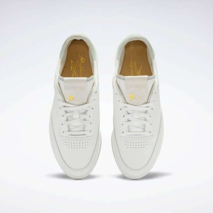 ⁦حذاء ريبوك كلوب سي كلن للنساء لون طحيني - Reebok Women's Club C Clean Shoes⁩ - الصورة ⁦2⁩