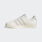 ⁦حذاء سوبر ستار فيجان من اديداس للرجال حذاء رياضي للرجال لون أبيض adidas SUPERSTAR VEGAN Shoes⁩ - الصورة ⁦4⁩