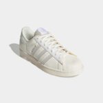 ⁦حذاء سوبر ستار فيجان من اديداس للرجال حذاء رياضي للرجال لون أبيض adidas SUPERSTAR VEGAN Shoes⁩ - الصورة ⁦5⁩