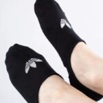 ⁦adidas Unisex' Originals No Show (3 Pairs) Socks- جوارب اديداس اورجينال المخفية للجنسين لون أسود⁩ - الصورة ⁦5⁩