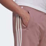⁦Adidas Mens' 3-Stripes Sweat Shorts- شورت اديداس ث خطوط للرجال لون بنفسجي⁩ - الصورة ⁦7⁩