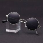 ⁦نظارة عدسة بوليرايد دائرية أسود اطار فضي 13cm⁩ - الصورة ⁦3⁩