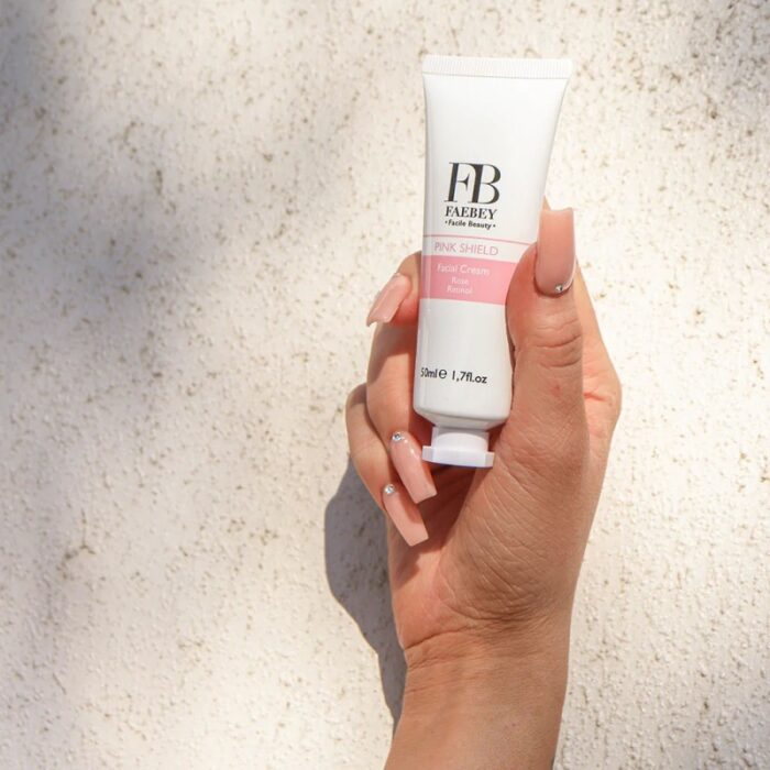 10311927_67db578acc1f9 كريم مرطب للوجه يحتوي على مضادات اكسدة وعوامل ترطيب قوية تعمل على تجديد شباب البشره - الصورة 1