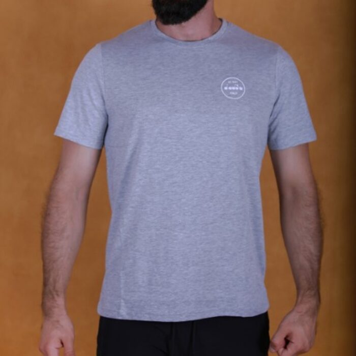 ⁦تيشيرت ديادورا بطباعة غرافيك للرجال لون سكني - Diadora Men's CTN T-Shirt⁩ - الصورة ⁦7⁩