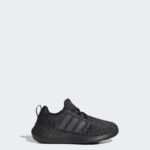 ⁦adidas Kids' Swift 22 Shoes – Black - حذاء اديداس سويفت 22 للأطفال لون أسود⁩ - الصورة ⁦3⁩