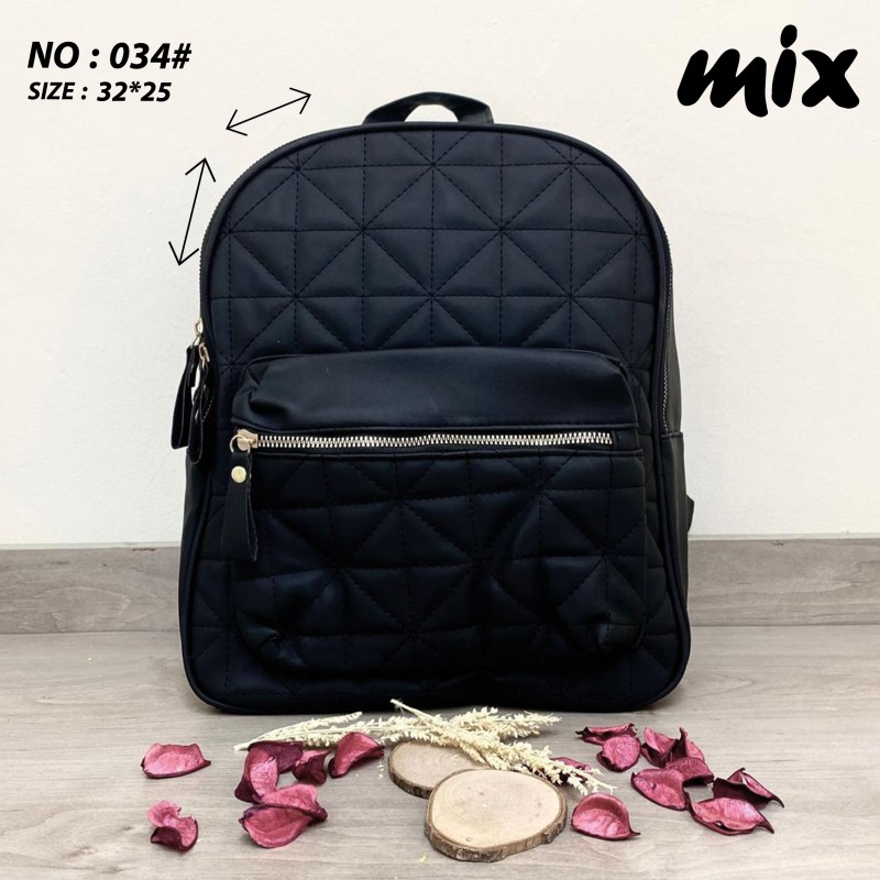 ⁦شنتة ظهر ستاتية لون أسود⁩ - الصورة ⁦1⁩