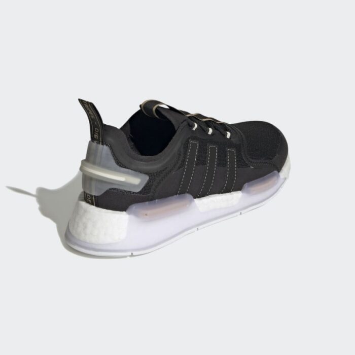 ⁦adidas Womens' NMD_V3 Shoes - Black- حذاء ايداس ان ام دي في 3 للنساء لون أسود ونعل أبيض⁩ - الصورة ⁦8⁩
