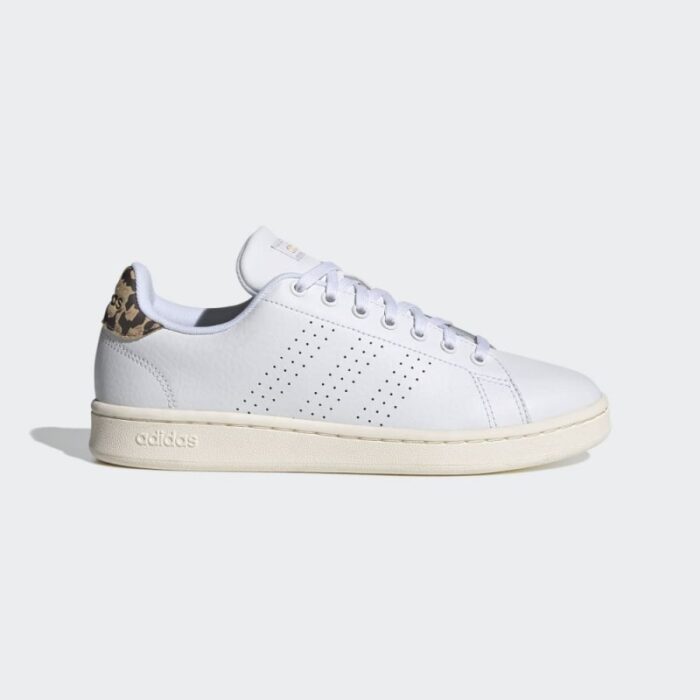 ⁦adidas Women's Advantage Shoes - White - حذاء اديداس ادفانتج للنساء لون أبيض⁩ - الصورة ⁦2⁩