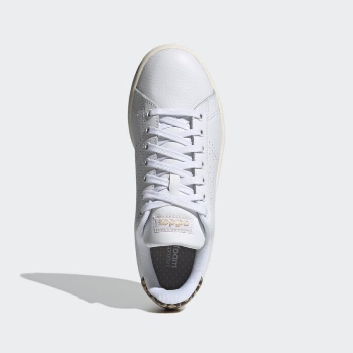 ⁦adidas Women's Advantage Shoes - White - حذاء اديداس ادفانتج للنساء لون أبيض⁩ - الصورة ⁦4⁩