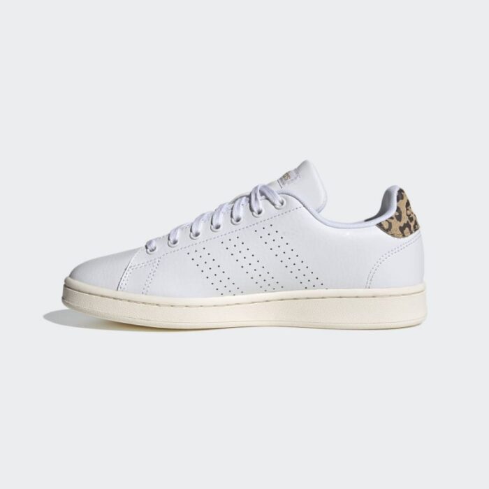 ⁦adidas Women's Advantage Shoes - White - حذاء اديداس ادفانتج للنساء لون أبيض⁩ - الصورة ⁦6⁩