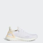 ⁦adidas Women's Ultraboost 19.5 DNA Shoes - White - حذاء اديداس الترا بوست 19.5 دي ان ايه للنساء لون أبيض⁩ - الصورة ⁦3⁩
