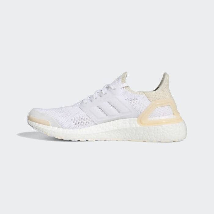 ⁦adidas Women's Ultraboost 19.5 DNA Shoes - White - حذاء اديداس الترا بوست 19.5 دي ان ايه للنساء لون أبيض⁩ - الصورة ⁦6⁩