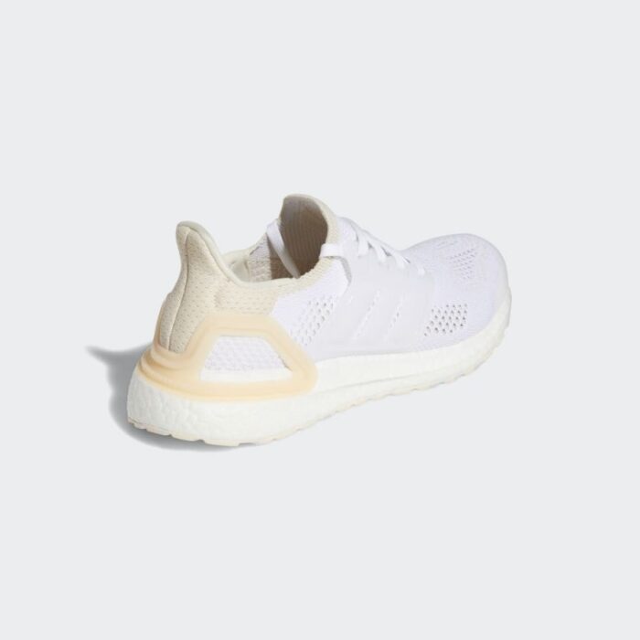 ⁦adidas Women's Ultraboost 19.5 DNA Shoes - White - حذاء اديداس الترا بوست 19.5 دي ان ايه للنساء لون أبيض⁩ - الصورة ⁦8⁩