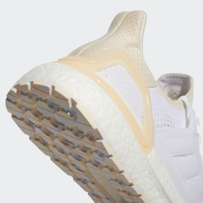 ⁦adidas Women's Ultraboost 19.5 DNA Shoes - White - حذاء اديداس الترا بوست 19.5 دي ان ايه للنساء لون أبيض⁩ - الصورة ⁦10⁩