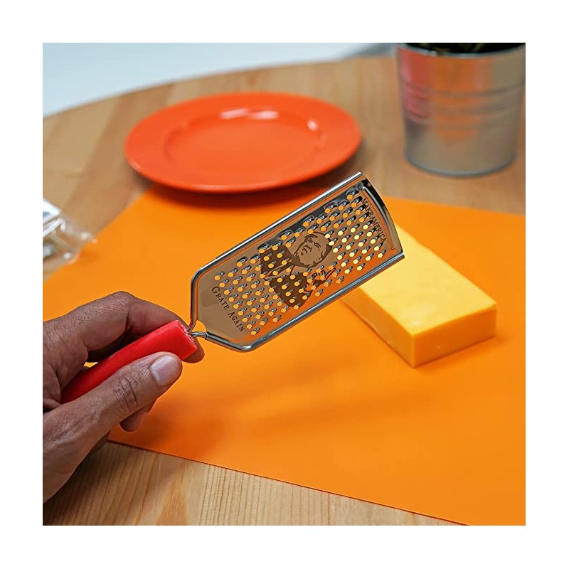 ⁦مبشرة صغيرة لليمون والشوكولاتة و الجبنة مع يد⁩ - الصورة ⁦1⁩