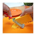 ⁦مبشرة صغيرة لليمون والشوكولاتة و الجبنة مع يد⁩ - الصورة ⁦3⁩