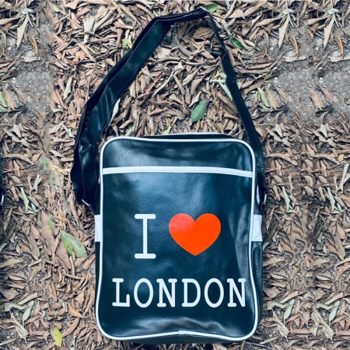 ⁦شنتة بناتي جلد كتف واحد I Love London⁩ - الصورة ⁦3⁩