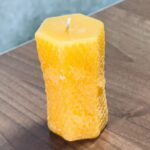 شمعة على شكل خلية نحل