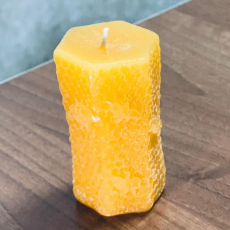 ⁦شمعة على شكل خلية نحل⁩ - الصورة ⁦1⁩