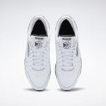 ⁦Reebok Unisex Classic Leather Shoes- حذاء ريبوك كلاسيك ليذر للجنسين لون أبيض⁩ - الصورة ⁦2⁩