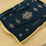 ⁦صينية بلاستيك وزجاج أسود مزخرف⁩ - الصورة ⁦4⁩