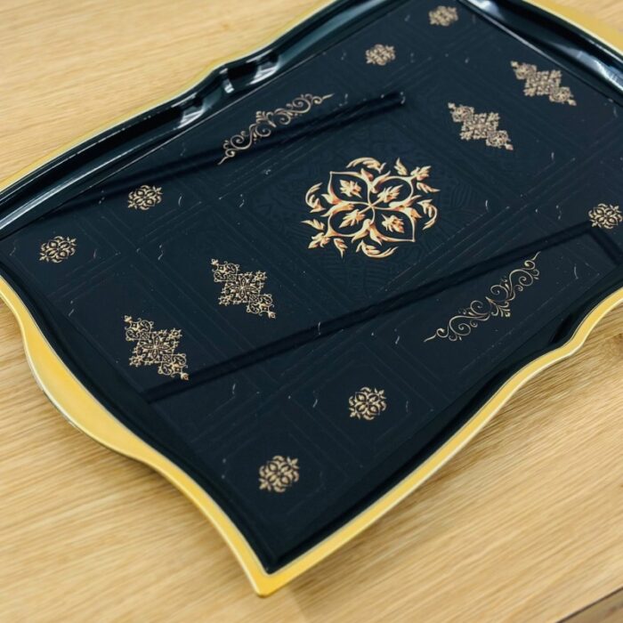 ⁦صينية بلاستيك وزجاج أسود مزخرف⁩ - الصورة ⁦4⁩