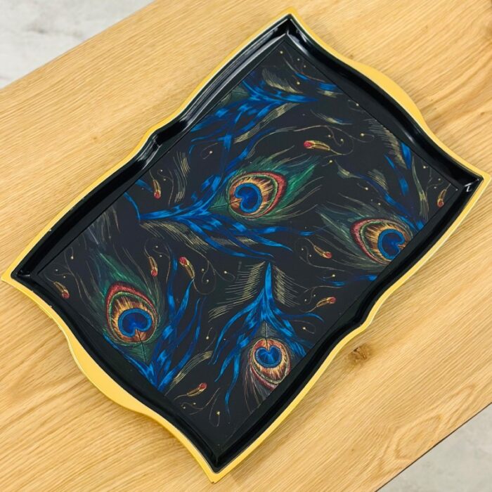 ⁦صينية تقديم بلاستيك وزجاج بتصميم طاووس حجم 47×32سم⁩ - الصورة ⁦6⁩