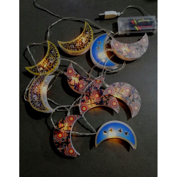 ⁦حبل زينة رمضان.. هلال بلاستيك ملون عالبطاريات وال USB⁩ - الصورة ⁦1⁩