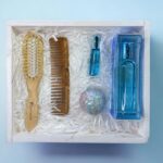 ⁦باكيج عطر colour me sky 100 ml +عطر نبض colour me sky 10 ml+مشط خشبي كلاسيكي boreal إيطالي+مشط خشبي مستطيل boreal إيطالي+كرة فوارة للاستحمام⁩ - الصورة ⁦4⁩