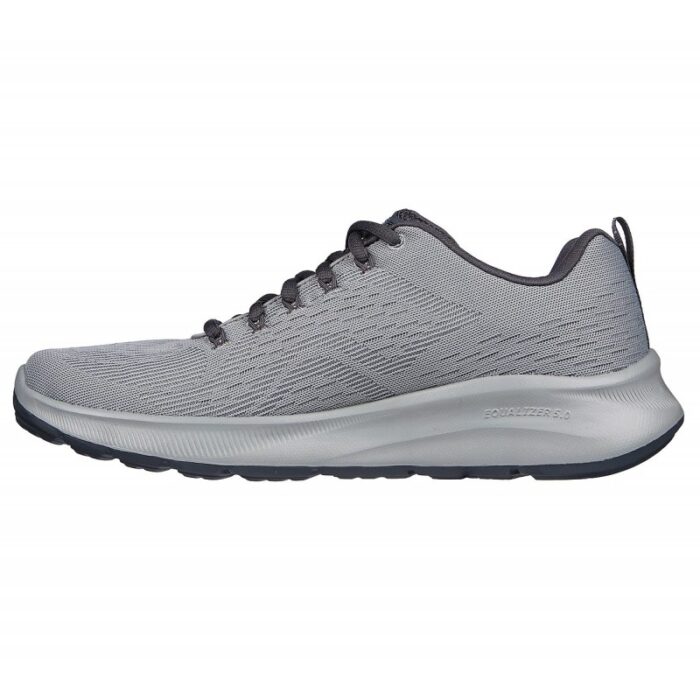 ⁦Skechers Men's Relaxed Fit: Equalizer 5.0 Shoes - حذاء سكيتشرز ريلاكس فيت: ايكوالايزر 5.0 للرجال لون رمادي⁩ - الصورة ⁦4⁩