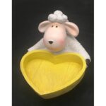 ⁦مضيفة خاروف مع راس قلب⁩ - الصورة ⁦2⁩