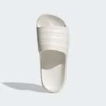⁦adidas Women's Adilette Ayoon Slides - White - شبشب اديداس اديليت ايون للنساء لون أبيض⁩ - الصورة ⁦5⁩