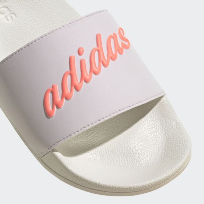 ⁦adidas Women's Adilette Shower Slide شبشب للنساء لون ابيض⁩ - الصورة ⁦10⁩