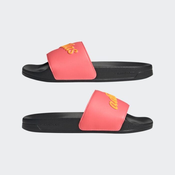⁦adidas ADILETTE SHOWER SLIDES شبشب للنساء لون زهري⁩ - الصورة ⁦3⁩