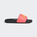 ⁦adidas ADILETTE SHOWER SLIDES شبشب للنساء لون زهري⁩ - الصورة ⁦5⁩