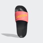 ⁦adidas ADILETTE SHOWER SLIDES شبشب للنساء لون زهري⁩ - الصورة ⁦7⁩