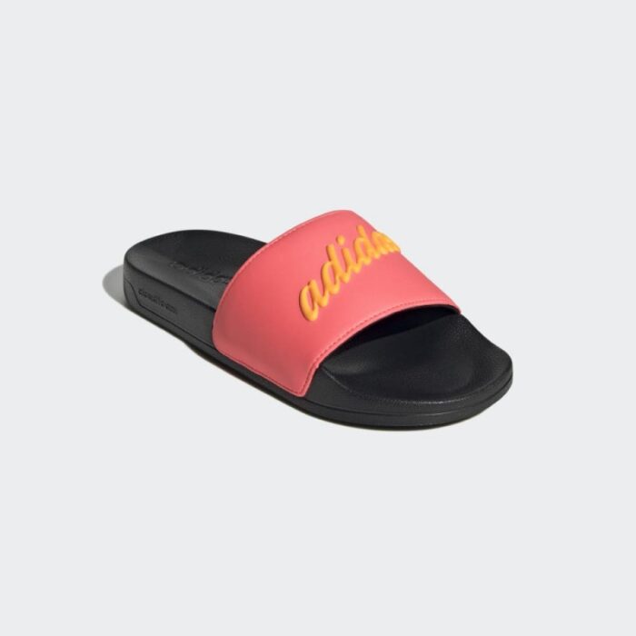 ⁦adidas ADILETTE SHOWER SLIDES شبشب للنساء لون زهري⁩ - الصورة ⁦10⁩