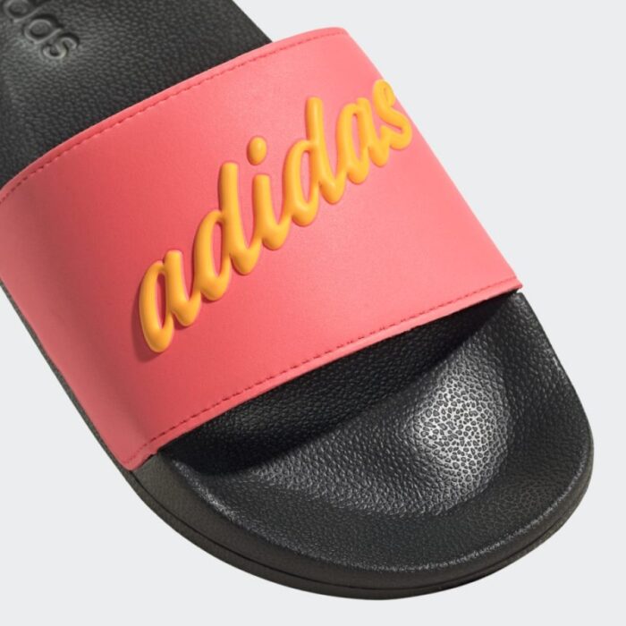 ⁦adidas ADILETTE SHOWER SLIDES شبشب للنساء لون زهري⁩ - الصورة ⁦12⁩