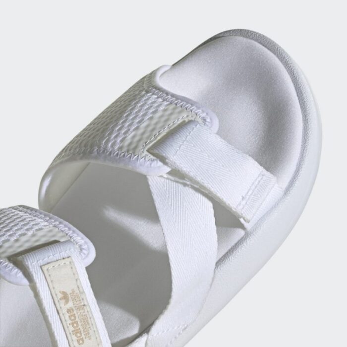 ⁦adidas ADILETTE ADVENTURE SANDALS صندل ستاتي لون أبيض⁩ - الصورة ⁦10⁩